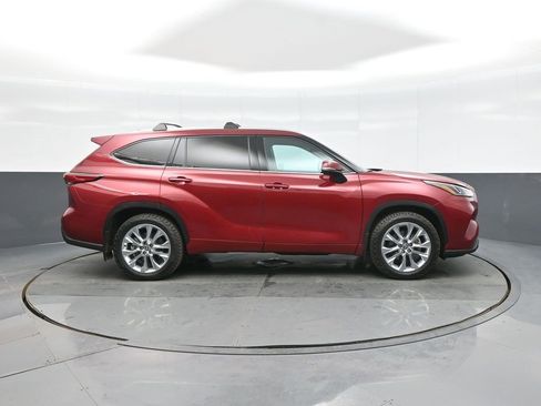 Used 2023 Toyota Highlander Limited image 8