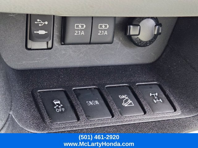 Used 2017 Toyota Highlander XLE AWD/4WD image 30