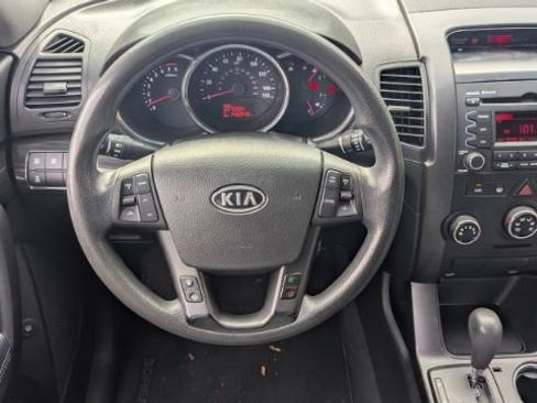 Used 2013 Kia Sorento LX image 25