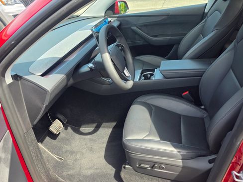 Used 2026 Tesla Model Y AWD image 10