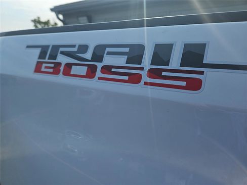 Used 2022 Chevrolet Silverado 1500 LT Trail Boss w/ Convenience Package II image 5