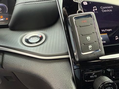 New 2025 Jeep Grand Cherokee Laredo X image 34