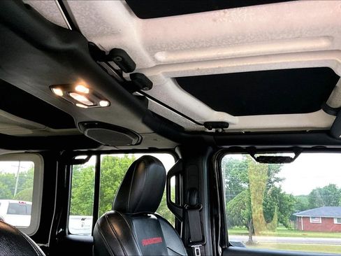Used 2020 Jeep Wrangler Unlimited Rubicon w/ Dual Top Group AWD/4WD image 19