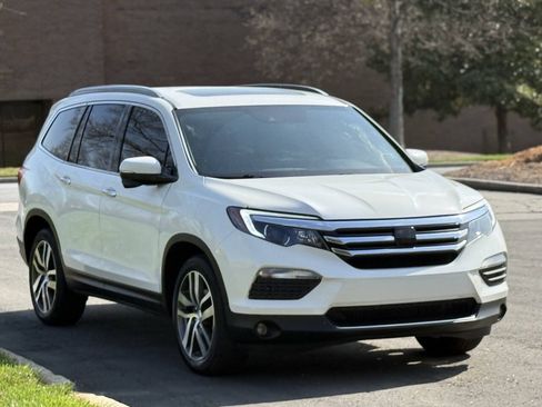 Used 2018 Honda Pilot Touring image 3