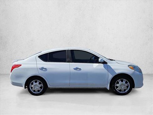 Used 2014 Nissan Versa SV image 4