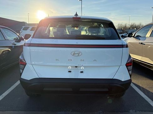New 2026 Hyundai Kona SE image 3