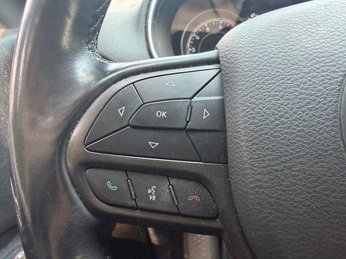 Used 2020 Jeep Cherokee Trailhawk AWD/4WD image 12