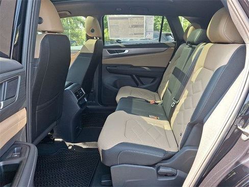 New 2025 Volkswagen Atlas Cross Sport SE image 8