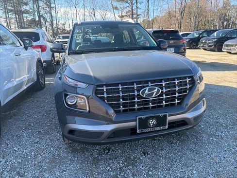 Used 2024 Hyundai Venue Limited image 3