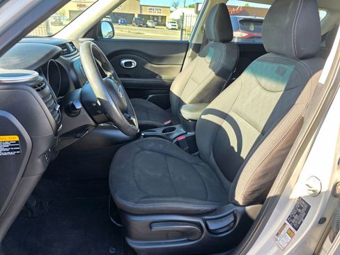 Used 2016 Kia Soul FWD image 7