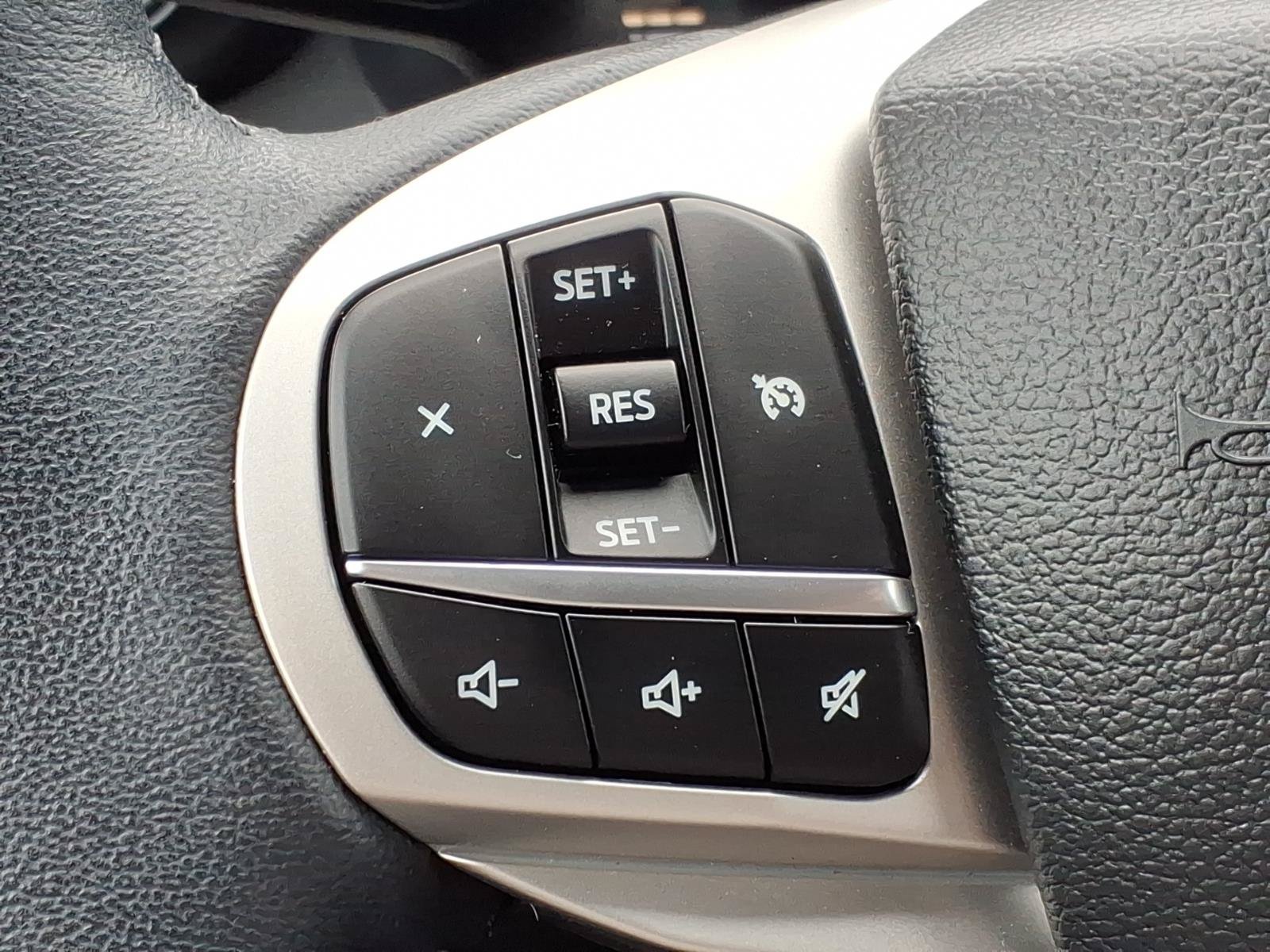 Used 2023 Ford Explorer XLT AWD/4WD image 27