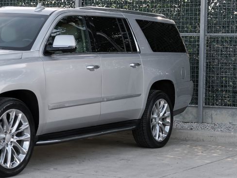 Used 2020 Cadillac Escalade ESV Luxury image 9