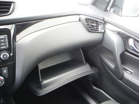 Used 2021 Nissan Rogue Sport SV AWD/4WD image 27