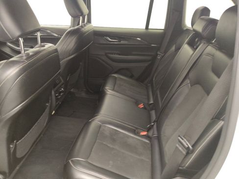 Used 2023 Jeep Grand Cherokee Altitude AWD/4WD image 18