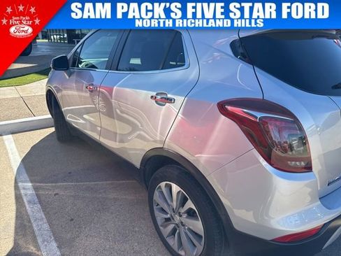 Used 2018 Buick Encore Preferred image 3