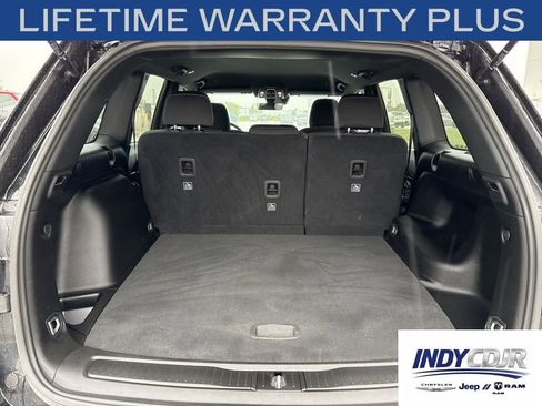 Used 2025 Jeep Grand Cherokee Laredo AWD/4WD image 11