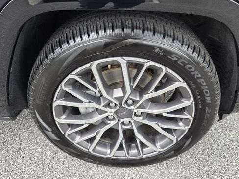 Used 2023 Jeep Grand Cherokee L Summit AWD/4WD image 10