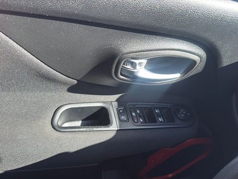 Used 2019 Jeep Renegade Sport image 22