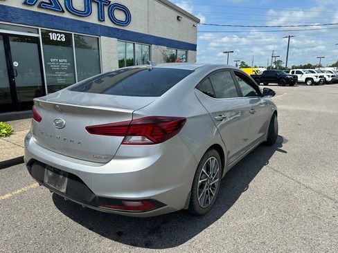 Used 2020 Hyundai Elantra Limited w/ Winter Weather Package FWD image 4