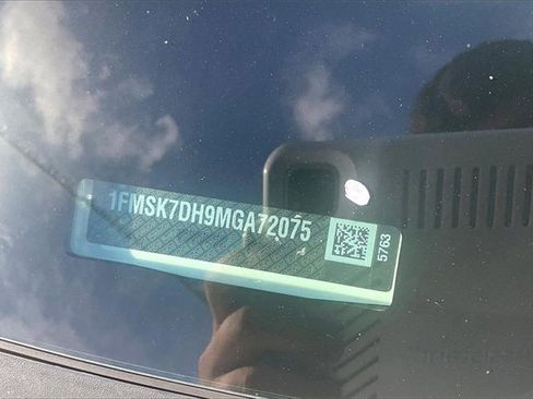 Certified 2021 Ford Explorer XLT w/ Equipment Group 202A image 35