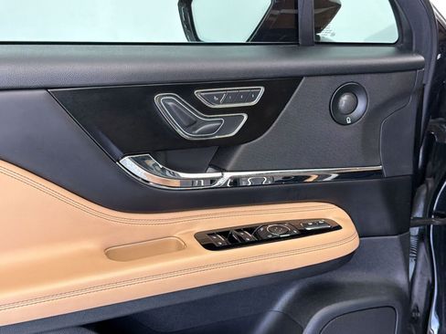 Used 2020 Lincoln Corsair Reserve w/ Elements Package FWD image 13