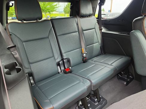 Certified 2025 GMC Yukon AT4 w/ AT4 Premium Plus Package AWD/4WD image 35