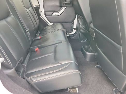 Used 2014 Jeep Wrangler Unlimited Rubicon AWD/4WD image 19