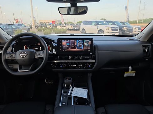 New 2026 Nissan Pathfinder Platinum FWD image 11