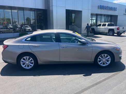 Used 2022 Chevrolet Malibu LT FWD image 8