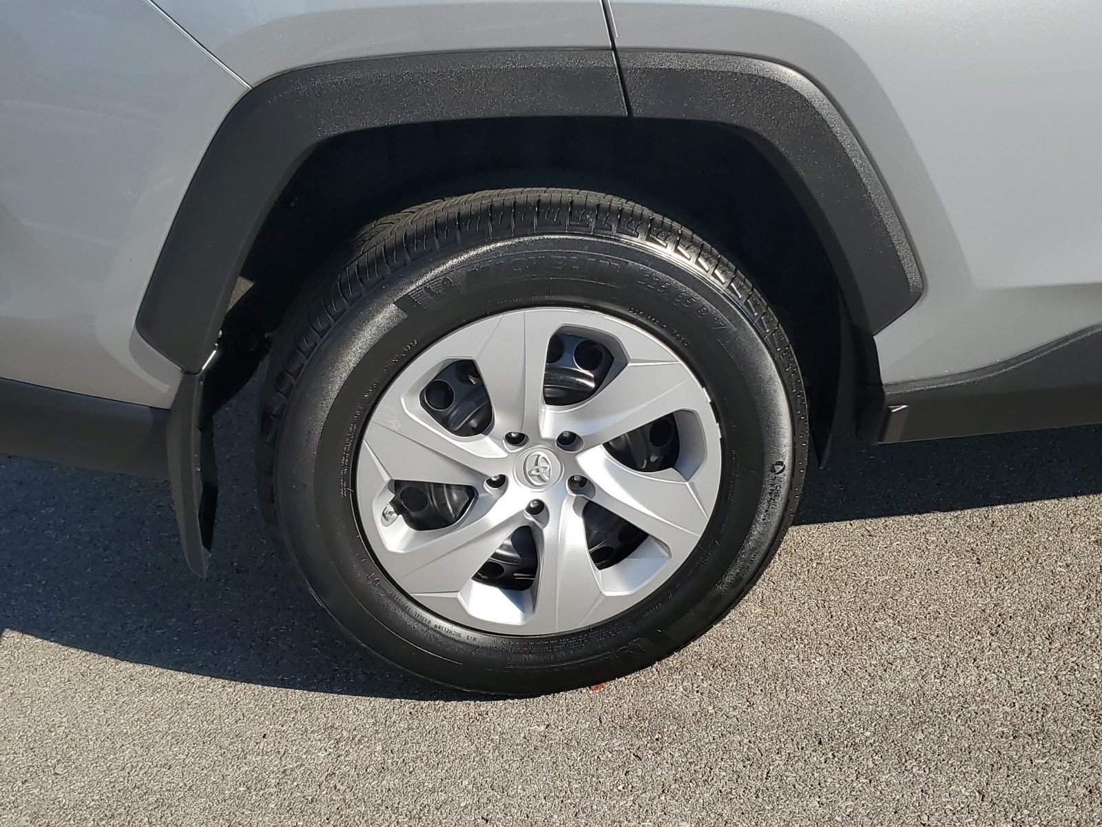 Certified 2024 Toyota RAV4 LE AWD/4WD image 5