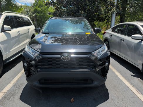 Used 2021 Toyota RAV4 XLE FWD image 2