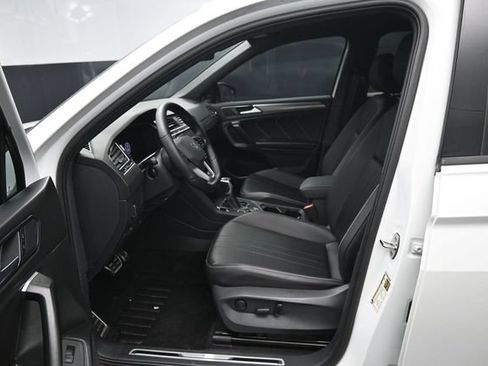 Used 2024 Volkswagen Tiguan SE R-Line w/ MDO Package, Two-Row AWD/4WD image 9