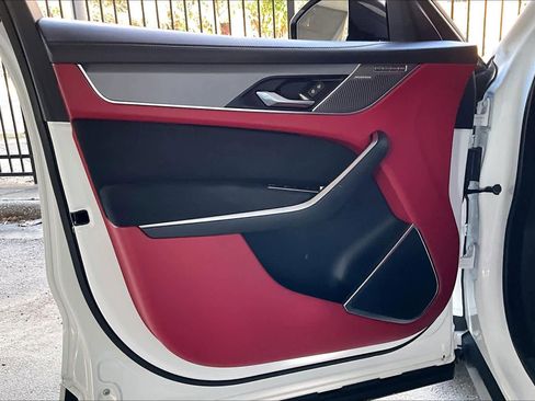 Used 2023 Jaguar F-PACE SVR image 22