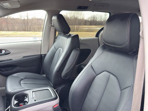 Used 2024 Chrysler Pacifica Touring-L w/ Road Tripper Package image 16