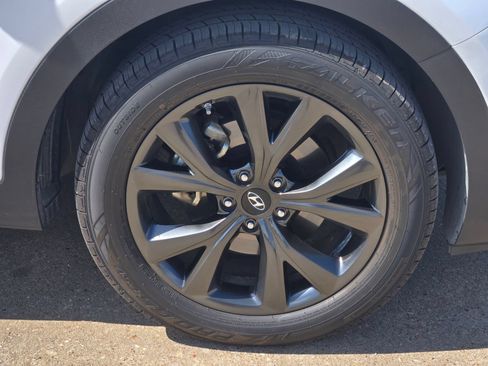 Used 2017 Hyundai Santa Fe Sport FWD image 9