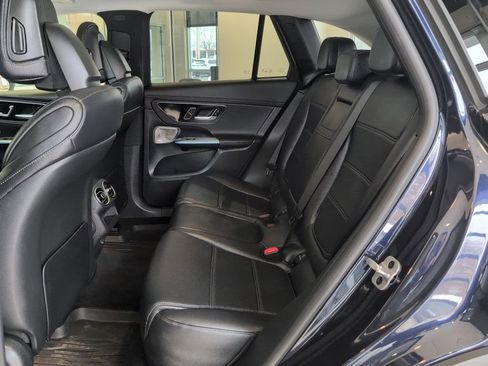 Used 2023 Mercedes-Benz GLC 300 4MATIC image 32