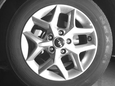 Used 2025 Kia Soul LX w/ LX Technology Package FWD image 12