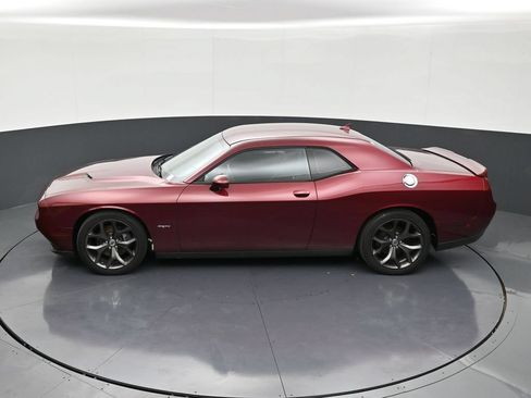 Used 2018 Dodge Challenger SXT Plus RWD image 13