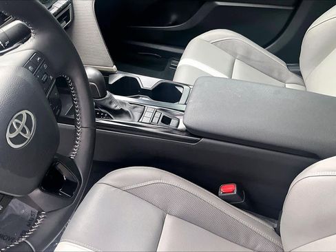 Used 2025 Toyota Camry SE w/ Convenience Package FWD image 17