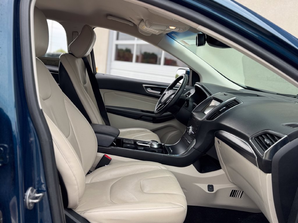 Used 2020 Ford Edge Titanium FWD image 27