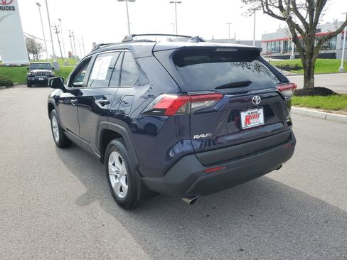 Used 2019 Toyota RAV4 XLE w/ Convenience Package image 3