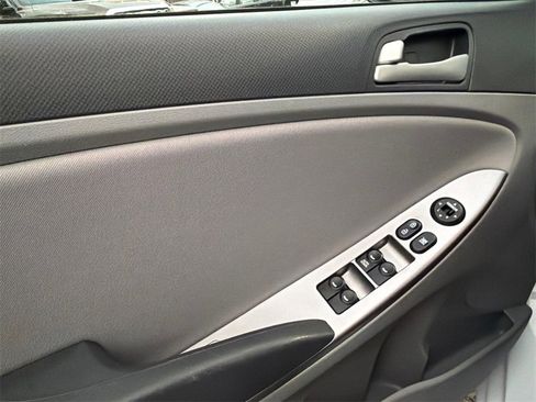 Used 2017 Hyundai Accent SE image 28