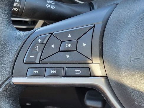 Used 2025 Nissan Altima 2.5 SV FWD image 12