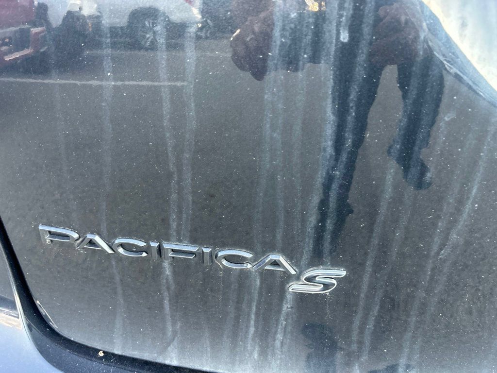 Used 2019 Chrysler Pacifica Touring Plus w/ S Appearance Package FWD image 9