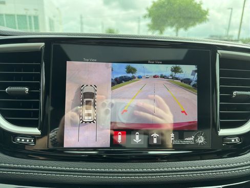 New 2027 Chrysler Pacifica Limited FWD image 26