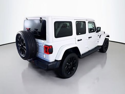 Used 2023 Jeep Wrangler Unlimited Sahara w/ Cold Weather Group image 7