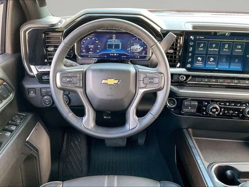 Used 2024 Chevrolet Silverado 2500 High Country w/ High Country Premium Package image 8