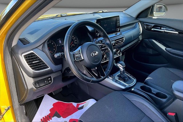 Used 2021 Kia Seltos S AWD/4WD image 16