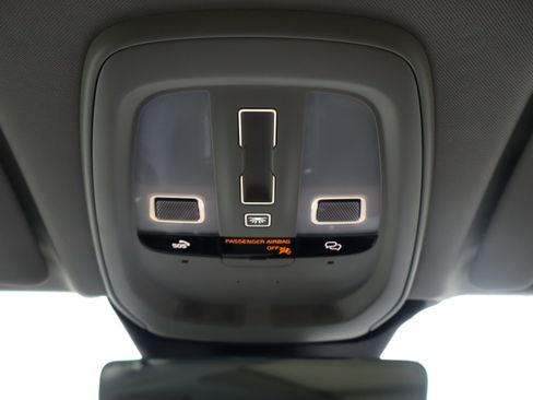 Used 2025 Volvo XC60 B5 Plus image 29