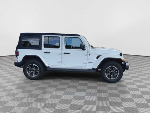 Used 2023 Jeep Wrangler Unlimited Sahara AWD/4WD image 9